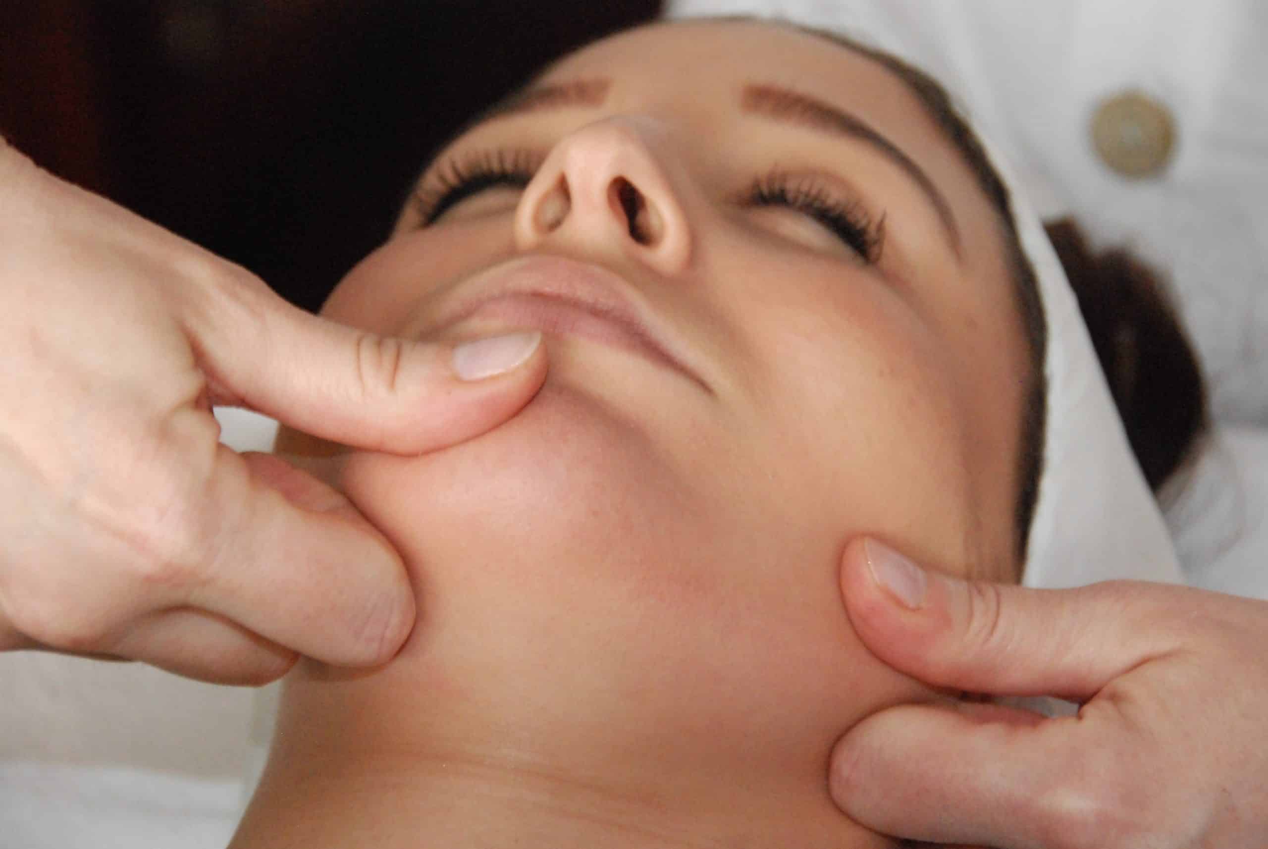 Stretching Facial : un massage expert pour enrichir l’offre des professionnels de l’esthétique et du spa.